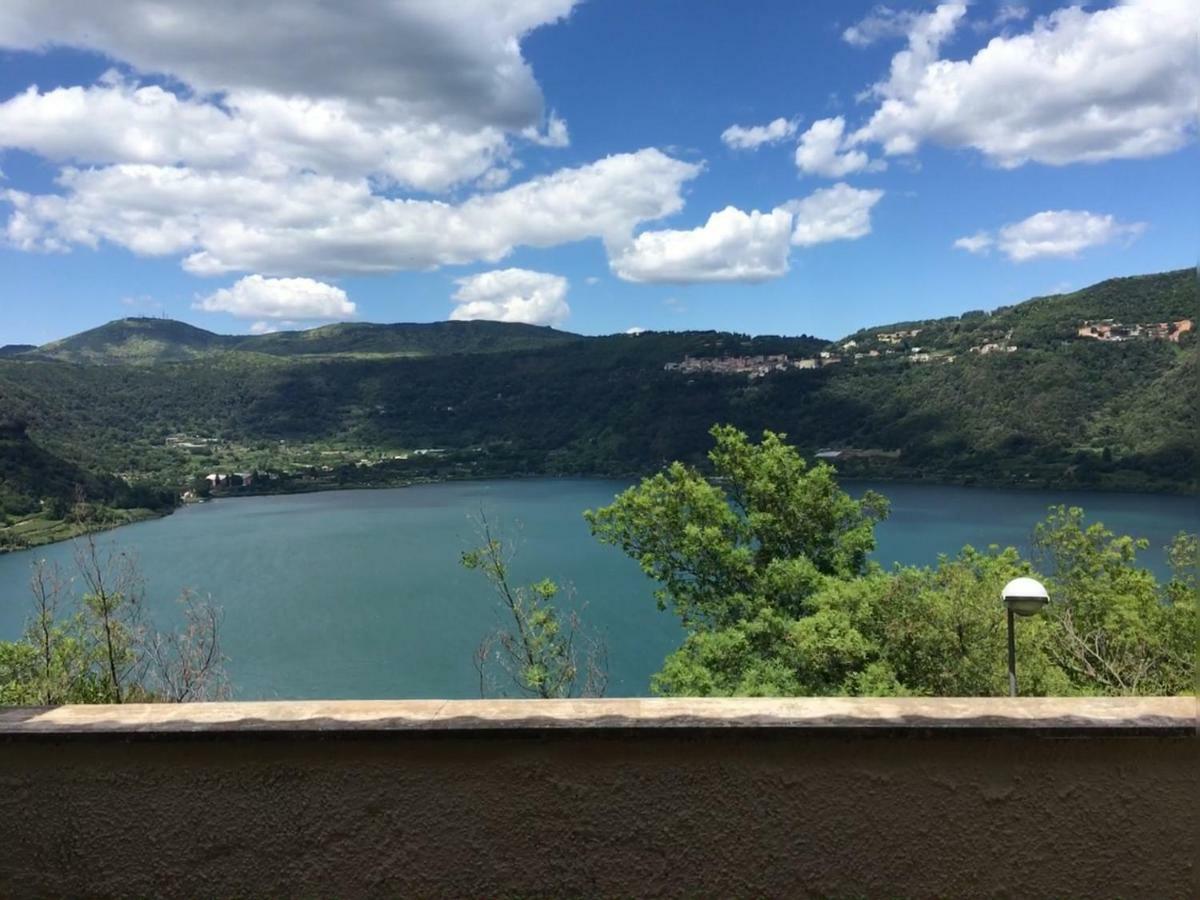 Appartamento Vista Lago ジェンツァーノ・ディ・ローマ エクステリア 写真
