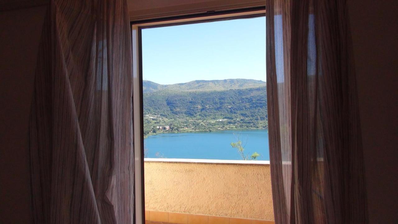 Appartamento Vista Lago ジェンツァーノ・ディ・ローマ エクステリア 写真