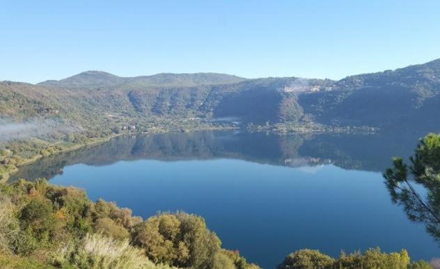 Appartamento Vista Lago ジェンツァーノ・ディ・ローマ エクステリア 写真